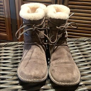 Ugg Caspia boots